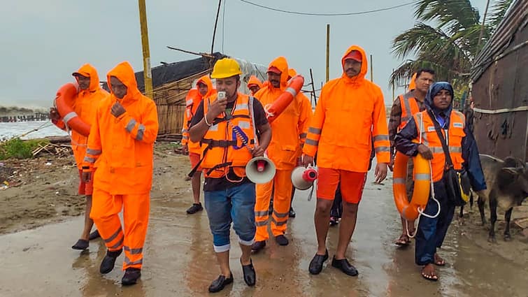 Cyclone Remal: West Bengal Police Set Up Particular Helpline Quantity; Climate Alert Issued