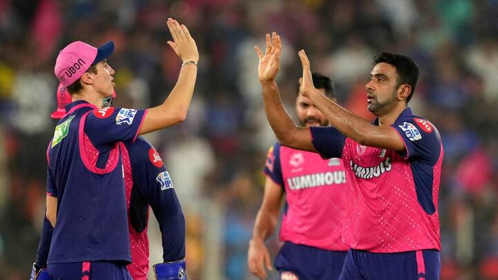 राजस्थान रॉयल्स के सीनियर प्लेयर आर अश्विन भी इस फॉर्मेट को अलविदा कह सकते हैं. अश्विन ने इस सीजन बल्ले से 86 रन अपने नाम किए. वहीं, 15 मैचों में 9 विकेट हासिल किए हैं.