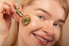 Skin Care Tips: नहाने के तुरंत बाद चेहरे पर लगाएं ये चीज, नहीं पड़ेगी मॉइश्चराइजर की जरूरत