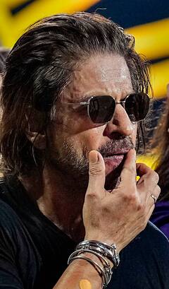 हाथ जोड़े, सिर झुकाया...IPL में KKR की जीत ने Shah Rukh Khan को रुलाया, देखें ग्राउंड की ये शानदार तस्वीरें