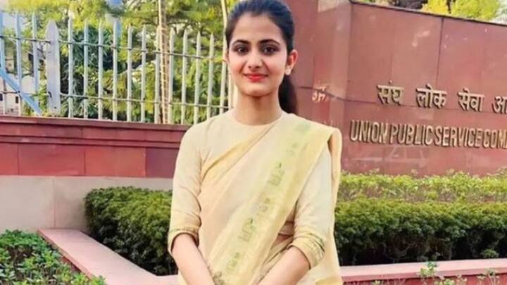 হরিয়ানার বাসিন্দা দিব্যা। স্কুলস্তর শেষ করার পরে উচ্চশিক্ষা নিতে নিতে প্রস্তুতি শুরু করেছিলেন। কিন্তু দামি প্রশিক্ষণ নেওয়া সম্ভব ছিল না তাঁর জন্য। তাই ভরসা করেছিলেন নিজেকেই।