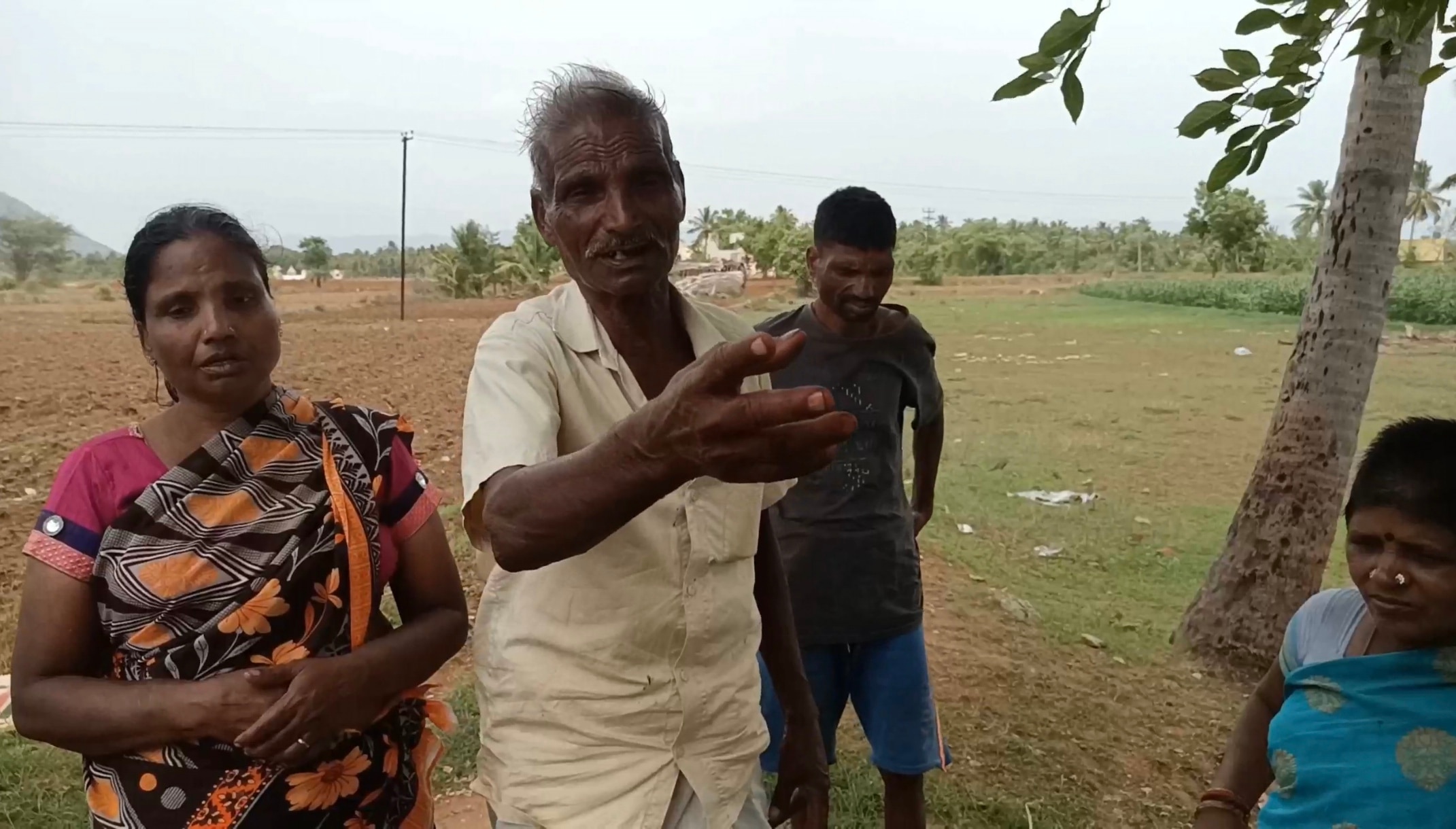 “வாயில்லா ஜீவனை கொல்ல எப்படி மனசு வரும்”... தீவனத்தில் விஷம்; இறந்த மாடுகளை பார்த்து கதறி அழுத உரிமையாளர்