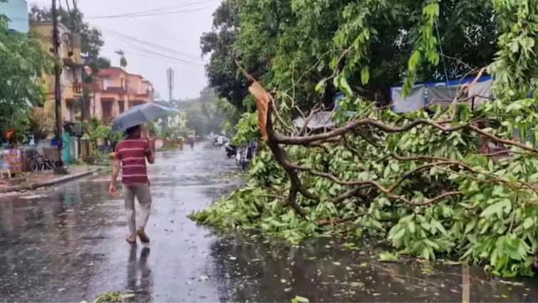 Cyclone Remal Makes Landfall Between Bengal And Bangladesh Coasts and effects Cyclone Remal: 10 பேர் மரணம்! மேற்கு வங்கத்தில் கரையை கடந்த ரெமல் புயல் - தற்போதைய நிலை என்ன?