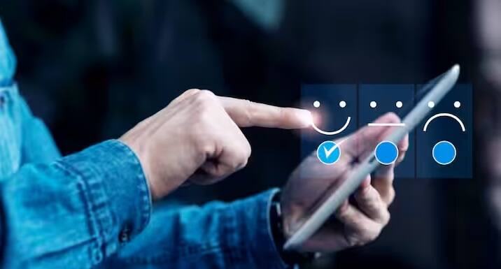 આજકાલ ઘણા લોકો સ્માર્ટફોન પર પોતાનો વધુ પડતો સમય બગાડે છે. અહીં અમે તમને એવી જ કેટલીક ટિપ્સ વિશે જણાવવા જઈ રહ્યા છીએ, જે તમને ફોનના બિનજરૂરી ઉપયોગથી બચાવશે.