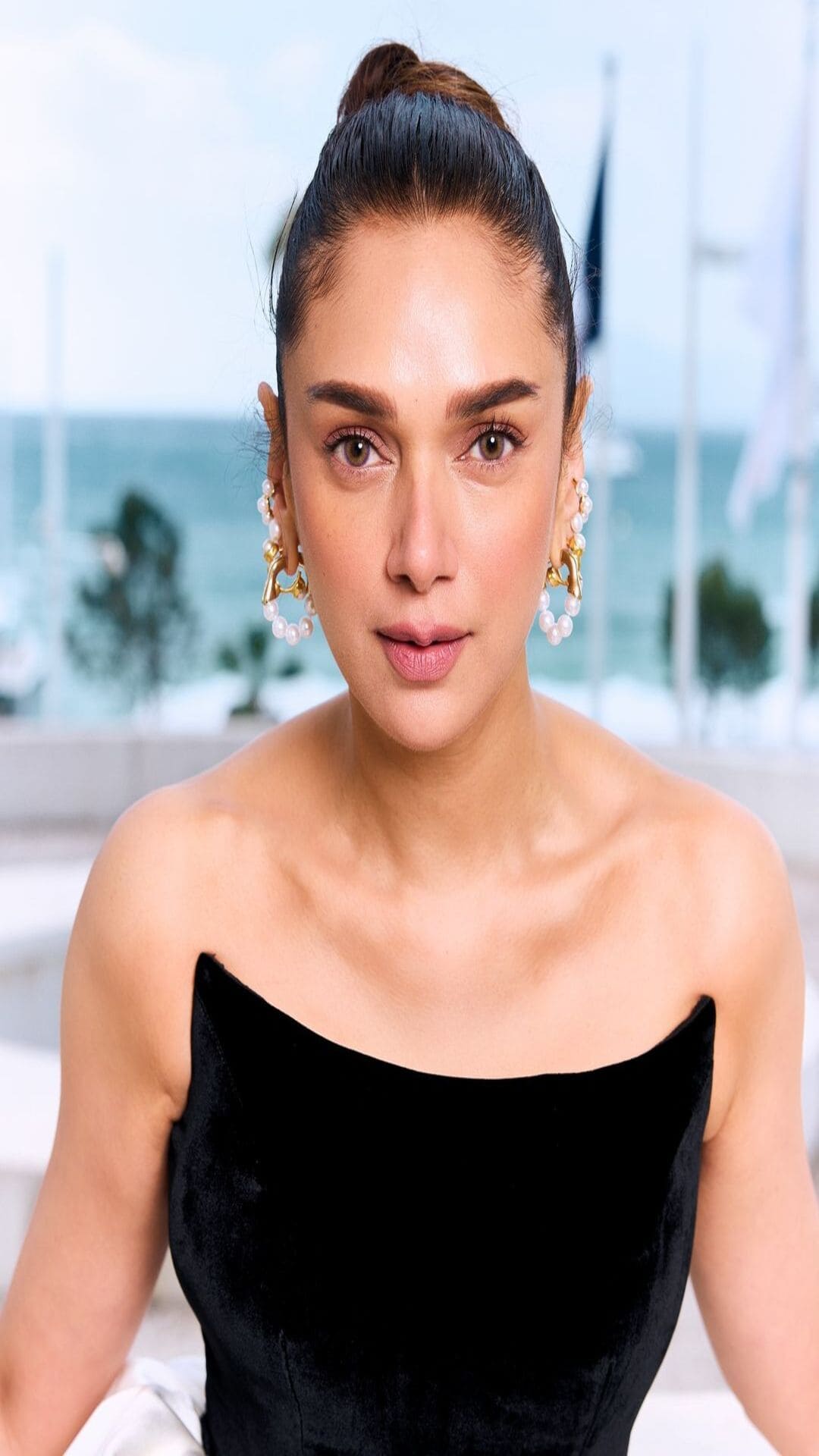 what color hose with black dress 4045 Aditi Rao Hydari's Black lehenga outfit set