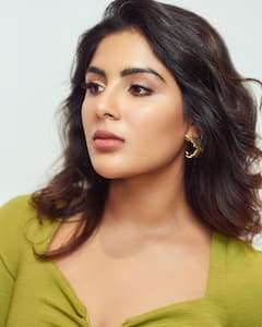 Samyuktha Menon: గ్రీన్ డ్రెస్ లో సంయుక్త మీనన్- నడుము ఒంపులతో కనువిందు