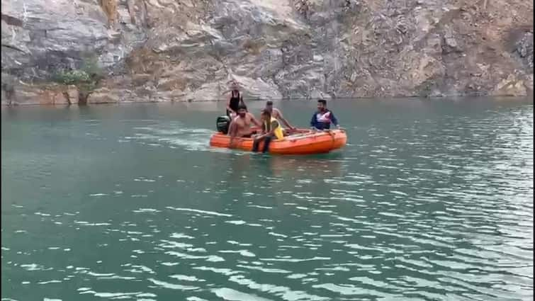 Udaipur  Youth dies after jumping into 150 feet deep Mine Water to make Social media Reel Rajasthan Police ANN Reels बनाने के लिए 150 फीट की ऊंचाई से कूदा युवक? 3 घंटे बाद खदान से शव बरामद