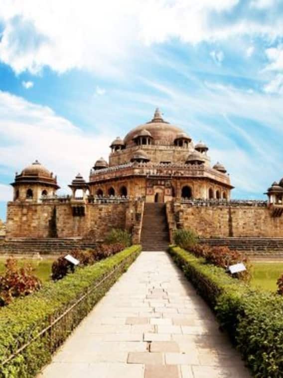 बिहार के किस शहर में है शेर शाह सूरी का मकबरा?