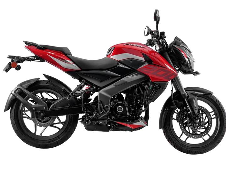 Bajaj Pulsar NS200 में लिक्विड-कूल्ड, ट्रिपल स्पार्क, 4-वॉल्व FI DTS-i 6-स्पीड इंजन लगा है. इस इंजन से 9750 rpm पर 18 kW की पावर मिलती है. इस बाइक में डुअल-चैनल ABS लगा है. इस पल्सर की एक्स-शोरूम प्राइस 1,54,522 रुपये से शुरू है.