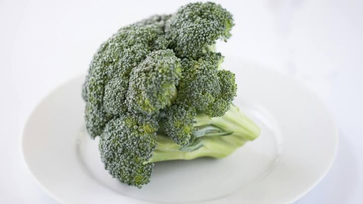 Broccoli : ब्रोकोली त्वचेसोबतच आरोग्यासाठीही खूप फायदेशीर मानली जाते. त्याचा आहारात समावेश करून तुम्ही स्वतःला निरोगी ठेवू शकता.