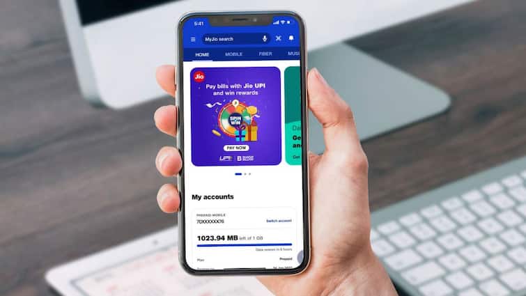 Jio App पर डेटा बैलेंस, कॉल और प्लान वैलिडिटी जानने में अब नहीं होगी परेशानी, ऐसे करें चेक How to Check Jio Data Balance Call and Plan Validity on app follow these easy steps Jio App पर डेटा बैलेंस, कॉल और प्लान वैलिडिटी जानने में अब नहीं होगी परेशानी, ऐसे करें चेक