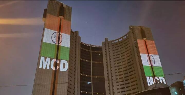 विशेषज्ञ पहले ही कह चुके हैं अब या तो कोर्ट से सीएम को इसकी फाइल चलाने की मंजूरी मिले या फिर सीएम इस्तीफा दें तब ही यह हो सकता है. विशेषज्ञ यह भी कहते हैं कि राष्ट्रपति शासन के दौरान सीएम की सभी शक्तियां एलजी के पास आ जाती है तो तब फिर यह हो सकता है.