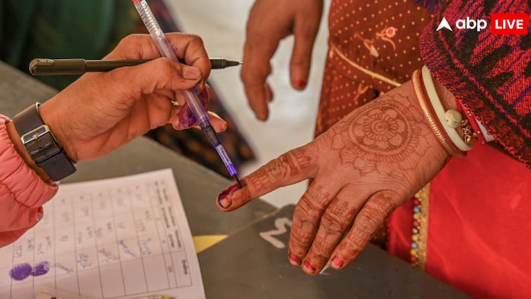 Voting started late due to malfunction of EVM machines in Gurdaspur Punjab News: ਗੁਰਦਾਸਪੁਰ 'ਚ ਦੇਰੀ ਨਾਲ ਵੋਟਿੰਗ ਹੋਈ ਸ਼ੁਰੂ, EVM ਮਸ਼ੀਨਾਂ 'ਚ ਆਈ ਸੀ ਖਰਾਬੀ