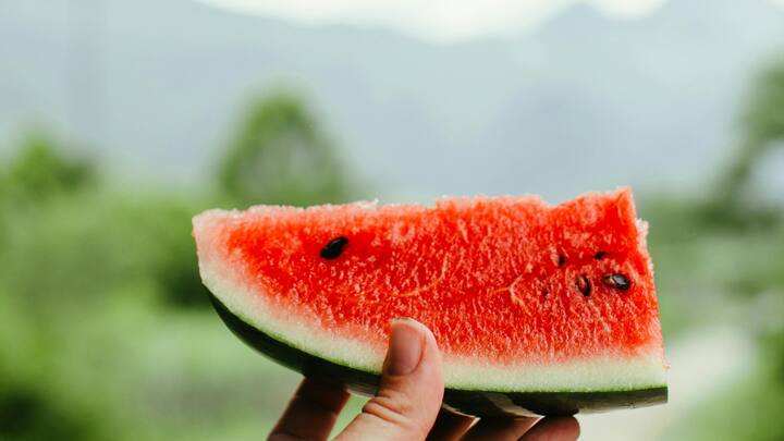 Watermelon Disadvantages : तुम्हाला माहित आहे का की याचे जास्त प्रमाणात सेवन करणे शरीरासाठी धोकादायक ठरू शकते.