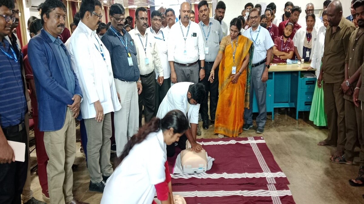 தஞ்சை மருத்துவக் கல்லூரியில் மனித பொம்மைகளை வைத்து அடிப்படை இதய உயிர்ப்பு பயிற்சி