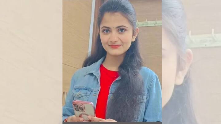 ভারতের সরকারি চাকরির ক্ষেত্রে অন্যতম কঠিন পরীক্ষা বলে মনে করা হয় UPSC-কে। দেশের প্রশাসনের সর্বোচ্চ পদে বসার জন্য অত্যন্ত কঠিন ধাপ পেরোতে হয় এই পরীক্ষায়।