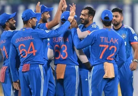 ਜਿਸ ਦਾ ਵੀਡੀਓ ਬੀਸੀਸੀਆਈ ਭਾਰਤੀ ਕ੍ਰਿਕਟ ਟੀਮ ਦੇ ਸੋਸ਼ਲ ਮੀਡੀਆ ਹੈਂਡਲ 'ਤੇ ਸ਼ੇਅਰ ਕੀਤੀ ਗਈ ਹੈ। ਇਸ ਗੱਲ ਤੋਂ ਜ਼ਿਆਦਾਤਰ ਕ੍ਰਿਕਟ ਪ੍ਰੇਮੀ ਜਾਣੂ ਹਨ ਕਿ ਟੀ-20 ਵਿਸ਼ਵ ਕੱਪ 1 ਜੂਨ ਤੋਂ ਮੇਜ਼ਬਾਨ ਅਮਰੀਕਾ ਅਤੇ ਕੈਨੇਡਾ ਵਿਚਾਲੇ ਮੈਚ ਨਾਲ ਸ਼ੁਰੂ ਹੋਵੇਗਾ। ਉਥੇ ਹੀ ਭਾਰਤੀ ਟੀਮ ਆਪਣਾ ਪਹਿਲਾ ਮੈਚ 5 ਜੂਨ ਨੂੰ ਆਇਰਲੈਂਡ ਖਿਲਾਫ ਖੇਡੇਗੀ। ਇਸ ਦੌਰਾਨ ਭਾਰਤੀ ਕ੍ਰਿਕਟ ਕੰਟਰੋਲ ਬੋਰਡ ਨੇ ਟੀਮ ਇੰਡੀਆ ਦੇ ਆਲਰਾਊਂਡਰ ਖਿਡਾਰੀ ਨੂੰ ਅਮਰੀਕਾ ਭੇਜ ਦਿੱਤਾ ਹੈ।