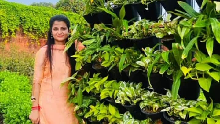 মাত্র ২১ বছর বয়সে অন্যতম কঠিন পরীক্ষা UPSC পাশ করেন তিনি। মাত্র ২১ বছর বয়সেই সর্বকনিষ্ঠ IPS হয়ে যান তিনি।