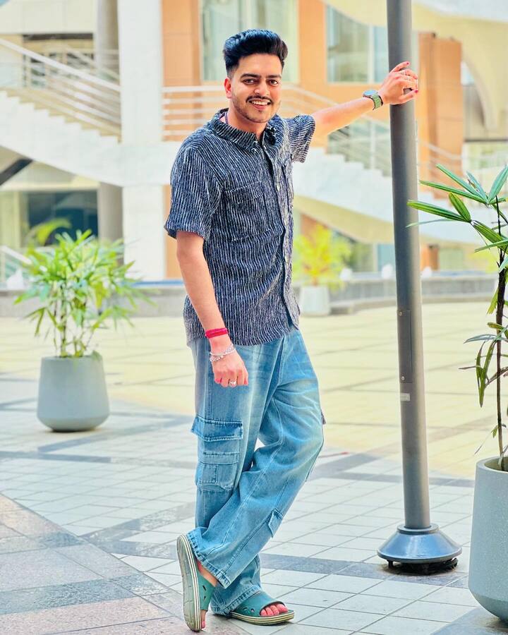 दरअसल रचित आईआईटी के लिए तैयारी कर रहे थे लेकिन उनका मन इसमें बिल्कुल भी नहीं लगा. रचित के पिता चाहते थे कि वो इंजीनियर बनें लेकिन रचित के मन और किस्मत दोनों कहीं और ही थे. इसके बाद उन्होंने वीडियो बनाना शुरू किया और लंबे संघर्ष के बाद उन्हें मनचाही कामयाबी भी मिली.