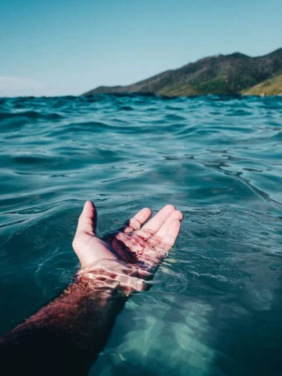 समुद्र में लहरे क्यों बनती है?