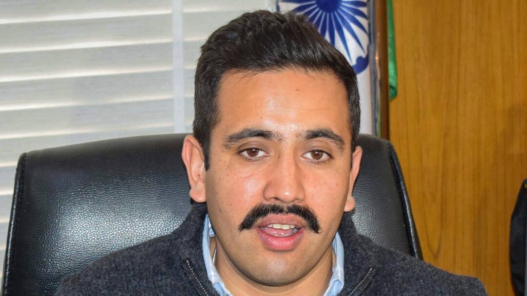 'आपदा में नहीं पूछा हाल, अब खुद को बता रहीं मंडी की बेटी', कंगना रनौत पर विक्रमादित्य सिंह का तंज Vikramaditya Singh targets Kangana Ranaut before Himachal Lok Sabha elections 2024 ANN 'आपदा में नहीं पूछा हाल, अब खुद को बता रहीं मंडी की बेटी', कंगना रनौत पर विक्रमादित्य सिंह का तंज