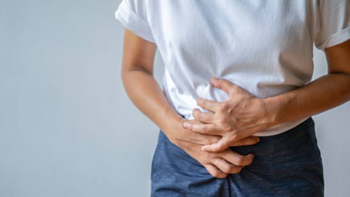 2. Urinary Tract Infections (UTIs): Unsanitary conditions during menstruation can introduce bacteria into the urethra, leading to UTIs. Symptoms include a burning sensation during urination, frequent urination, and cloudy or strong-smelling urine. Maintaining cleanliness and changing sanitary products frequently can help prevent UTIs. (Image source: getty images)