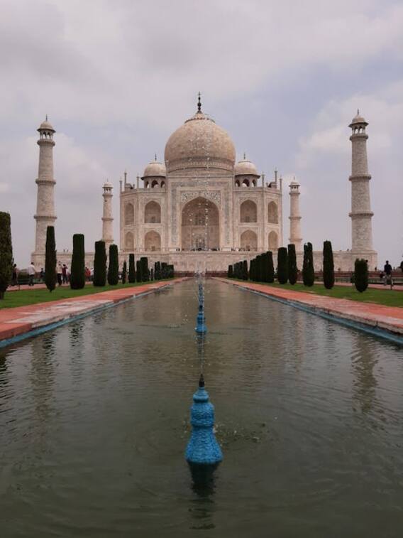 किसकी जमीन पर बनवाया गया था ताजमहल