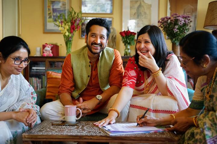 পায়ে পায়ে বিয়ের ৬ মাস। এতদিন পরে, প্রকাশ্যে এল পরমব্রত চট্টোপাধ্যায় (Parambrata Chatterjee) আর পিয়া চক্রবর্তীর (Piya Chakraborty)-র বিয়ের সমস্ত ছবি। সোশ্যাল মিডিয়ায় নিজেই ছবি শেয়ার করে নিয়েছেন পরম-পিয়া।