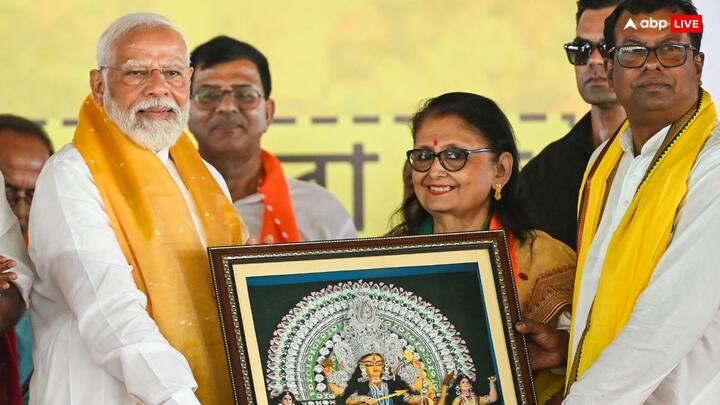 पीएम नरेंद्र मोदी ने बातचीत के दौरान बताया कि SCs, STs और OBCs को अंधेरे में रखकर ये लोग (विपक्षी) लूट चला रहे हैं.