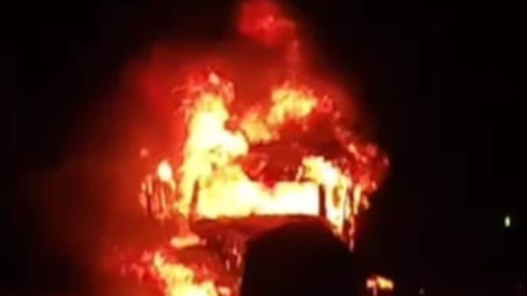 Udaipur Accident Baraati jeep and bike collided massive fire broke out people died in Rajasthan ANN Rajasthan: उदयपुर में बारातियों की जीप और बाइक में भिड़ंत, भीषण आग में बाराती झुलसे, 3 की मौत