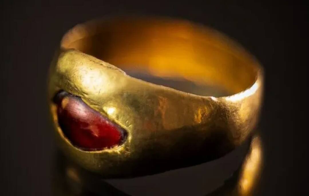 Ring Found In Israel : इजरायल में खुदाई के दौरान मिली 2300 साल पुरानी अंगूठी, सभी हैरान Israel Found 2300 year old gold ring in Jerusalem it will be link from Hellenistic period Ring Found In Israel : इजरायल में खुदाई के दौरान मिली 2300 साल पुरानी अंगूठी, सभी हैरान