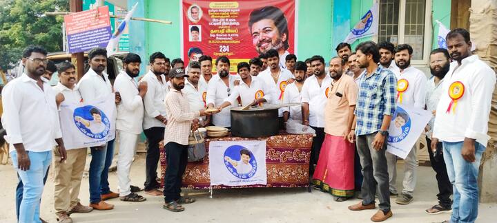 விஜய் எப்போது அரசியல் வருவார்? என்ற கேள்வி ஊடகத்துறையினர் மத்தியிலும் ரசிகர் மத்தியிலும் நிலவி வர, “தமிழக வெற்றி கழகம்” என்ற கட்சியை தொடங்கினார். இந்த நிகழ்வு விமர்சனங்களையும், வரவேற்புகளையும் பெற்றது.