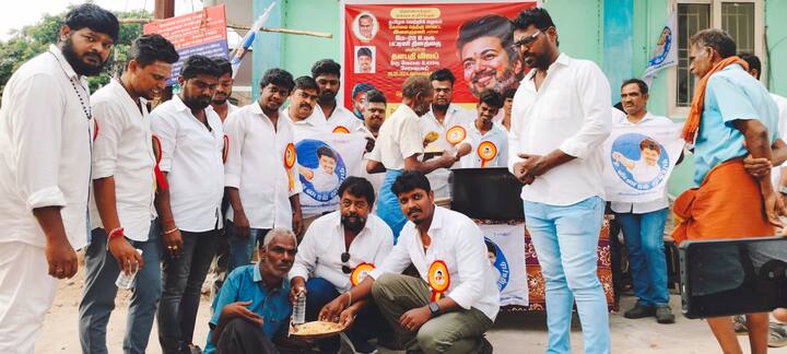 இந்நிலையில் உலக பட்டினி தினத்தை முன்னிட்டு கோவையில் பொதுமக்களுக்கு தமிழக வெற்றிக் கழக உறுப்பினர்கள் உணவு வழங்கினர்.