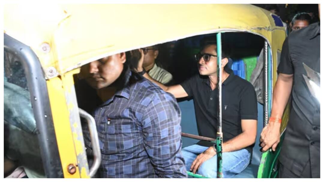 '8000 की टीशर्ट पहन गरीबों का मजाक उड़ा रहे', BJP ने अभिषेक बनर्जी पर साधा निशाना Cyclone Remal BJP targets Abhishek Banerjee for going to relief camp wearing a Tshirt worth Rs 8000 '8000 की टीशर्ट पहन गरीबों का मजाक उड़ा रहे', BJP ने अभिषेक बनर्जी पर साधा निशाना