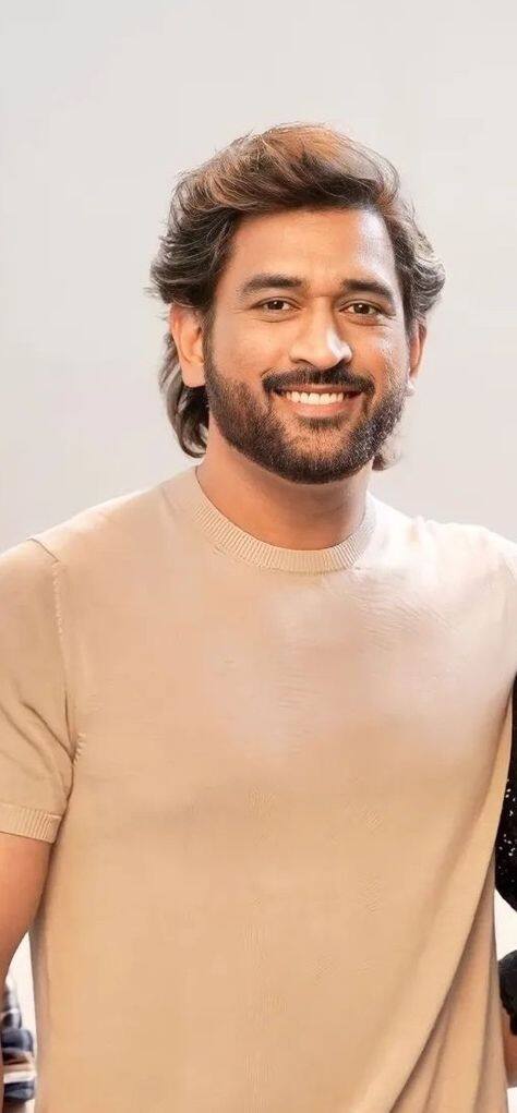 ਬੀਸੀਸੀਆਈ ਨੂੰ ਲਗਭਗ 3400 ਅਰਜ਼ੀਆਂ ਮਿਲੀਆਂ ਹਨ। ਹਾਲਾਂਕਿ, ਇਹਨਾਂ ਵਿੱਚੋਂ ਬਹੁਤ ਸਾਰੀਆਂ ਅਰਜ਼ੀਆਂ ਫਰਜ਼ੀ ਹਨ। ਲੋਕਾਂ ਨੇ ਪੀਐਮ ਮੋਦੀ, ਅਮਿਤ ਸ਼ਾਹ, ਸ਼ਾਹਰੁਖ ਖਾਨ ਅਤੇ ਧੋਨੀ ਵਰਗੀਆਂ ਮਸ਼ਹੂਰ ਹਸਤੀਆਂ ਦੇ ਨਾਂ ਵੀ ਅਪਲਾਈ ਕੀਤਾ ਹੈ। ਇਨ੍ਹਾਂ ਫਰਜ਼ੀ ਐਪਲੀਕੇਸ਼ਨਾਂ ਦੀ ਹੁਣ ਸੋਸ਼ਲ ਮੀਡੀਆ 'ਤੇ ਕਾਫੀ ਚਰਚਾ ਹੋ ਰਹੀ ਹੈ।