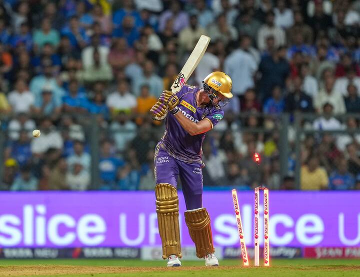 बांगलादेशमध्ये झालेल्या टी-20 वर्ल्ड कपमध्ये इलेक्ट्रिक स्टम्प आणि बेल्सचा वापर करण्यात आला होता. इलेक्ट्रिक बेल्सचा फायदा म्हणजे याती एलईडी लाईटसह इ बिल्ट सेन्सर देखील असतात.त्याचा फायदा क्रीझवरील आवाज रेकॉर्ड करण्यात होतो.