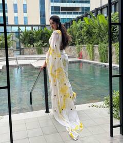 Divi Photos: కురిసే సిరి వెన్నెలలో నిలువెల్లా తడిసొద్దాం రగిలే శ్వాసలో రేయి చలి మంటేద్దాం - దివి ఫొటోస్ కొత్త పోస్ట్ చూశారా!