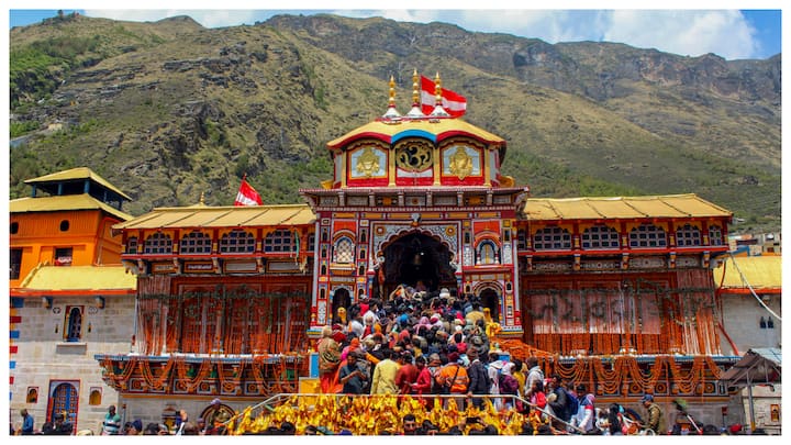 Char Dham Yatra Tips: जाम की वजह से चारधाम यात्रा नहीं कर पा रहे हैं तो उत्तराखंड की इस पहाड़ी से चारों धाम के एक साथ दर्शन कर सकते हैं. आइए जानते हैं इसके बारे में