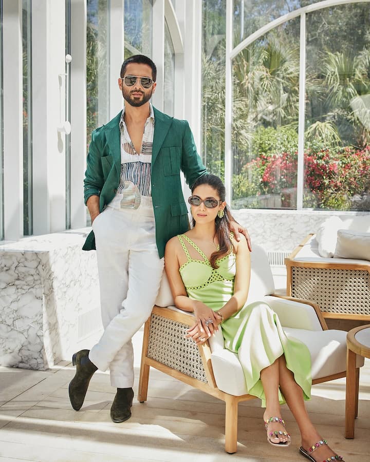 'हिंदुस्तान टाईम्स'च्या वृत्तानुसार, पूर कुटुंबाने चंदक रिअल्टर्स प्रायव्हेट लिमिटेडकडून खरेदी केले होते. तसेच या घराची किंमत 59 कोटी रुपयांच्या आसपास असल्याची माहिती देखील देण्यात आलीये. सध्या त्यांच्या नव्या घराची बरीच चर्चा आहे.