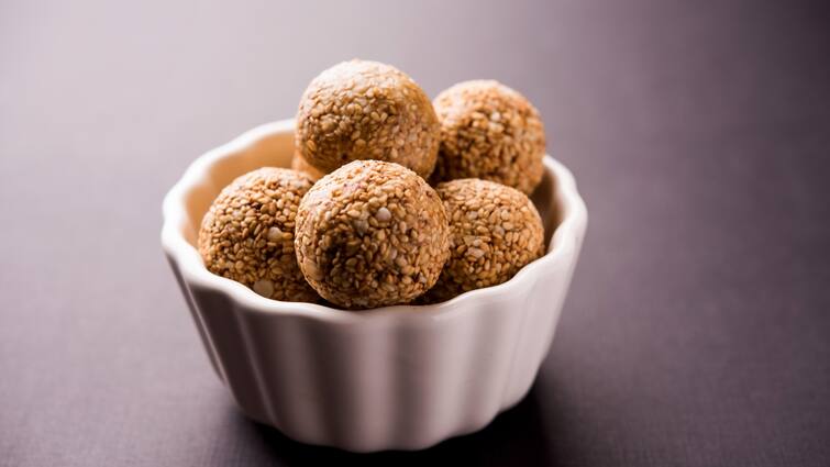 Sesame laddu is good for girls to reduce period cramps Here is the recipe Sesame Laddu Recipe : అమ్మాయిలకు ఈ లడ్డూలు పెడితే చాలా మంచిది.. పీరియడ్స్ సమయంలో ఆ ఇబ్బందులు తగ్గుతాయి