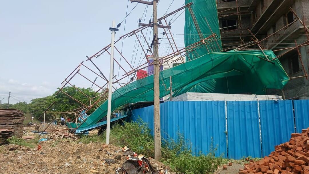 மதுரையில் 7 மணி நேரத்திற்கு மேல் மின்சாரம் இன்றி தவித்த மக்கள் - காரணம் என்ன? Madurai news due to the collapse of the steel structure there was a power cut in the entire area for 7 hours - TNN மதுரையில் 7 மணி நேரத்திற்கு மேல் மின்சாரம் இன்றி தவித்த மக்கள் - காரணம் என்ன?