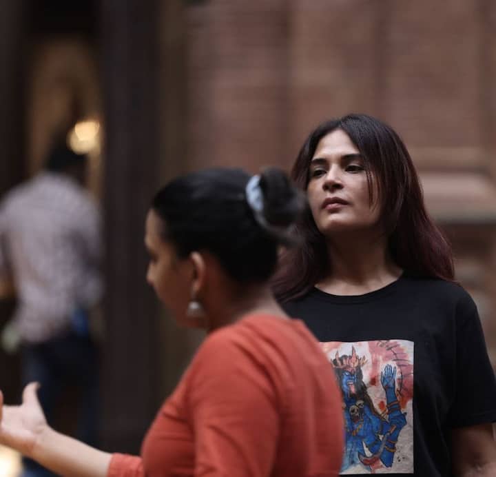 Worked with @shaylinayak beautiful energy and work, @blendingiscardio for mirror scene and some sakal ban too, always efficient, ditto @harryrajput64 for mirror scene and cafe scene, Harry and I also do a lot of work together, we’re creative buddies too… and the brilliant @tanujadabirmakeup for the song, #masoomdilhaimera 🩷@ramihalder and @ashisbogi who you may have scene plastered all over IG with BTS🦚,