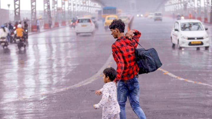 ভারী থেকে অতিভারী বৃষ্টির সম্ভাবনায় দার্জিলিং ও কালিম্পং-এ লাল সতর্কতা জারি করা হয়েছে।