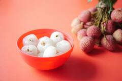 Litchi Benefits :  तुम्ही हे फळ नक्की खाऊन बघा होतील अनेक फायदे!