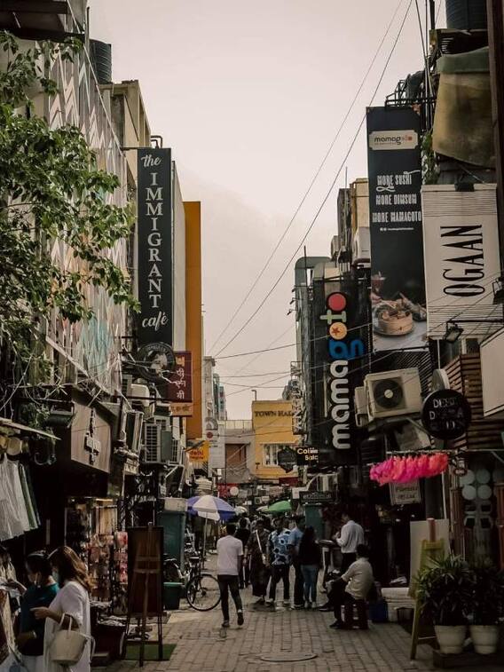 दिल्ली के खान मार्केट में क्या मिलता है?