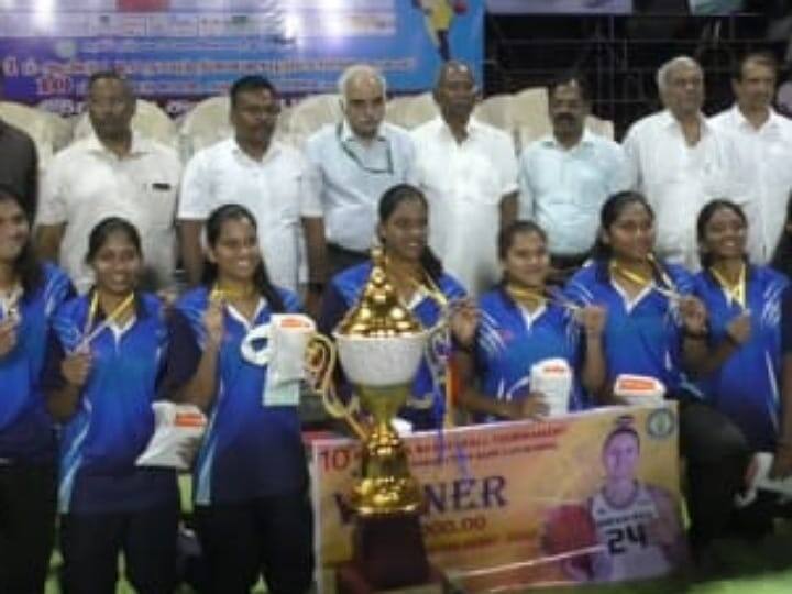 All India Basketball Finals held at Karur mens Indian navy womens south western team championship - TNN கரூரில் அகில இந்திய கூடைப்பந்து இறுதிப் போட்டி -  சாம்பியன் பட்டத்தை வென்ற அணிகள்