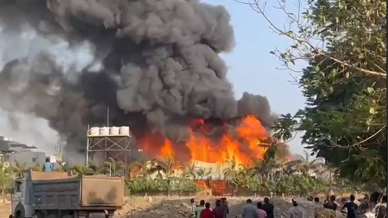 On the third day of the tragedy, 11 dead bodies were handed over to the family, a big explanation about the incident, know what happened so far  TRP Game zone Fire રાજકોટ અગ્નિકાંડ: દુર્ઘટના ત્રીજા દિવસે 11 મૃતદેહ પરિવારને સોંપાયા, ઘટના લઇને મોટો ખુલાસો, જાણો અત્યાર સુધીના અપડેટ્સ