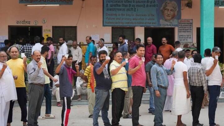 हालांकि, यहां गौर करने वाली बात ये है कि रुचिर शर्मा ने कि इन चारों ही राज्यों के लिए सीटों की भविष्यवाणी नहीं की है. उन्होंने इन राज्यों का दौरा किया है और बताया है कि वहां के जमीनी हालात किस ओर इशारा कर रहे हैं. मगर इस बात से कहीं न कहीं अंदाजा लगाया जा सकता है कि इन राज्यों में जमीनी स्तर पर लोगों के मन में क्या चल रहा है.