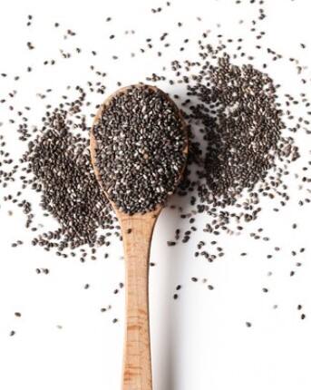 ਵਜ਼ਨ ਘਟਾਉਣ ਲਈ ਮਸ਼ਹੂਰ ਚੀਆ ਸੀਡਜ਼ ਵਿਟਾਮਿਨ ਅਤੇ ਖਣਿਜਾਂ ਨਾਲ ਭਰਪੂਰ ਹੁੰਦੇ ਹਨ। ਜੇਕਰ ਤੁਸੀਂ ਰੋਜ਼ਾਨਾ 1-2 ਚਮਚ ਚੀਆ ਬੀਜ ਖਾਂਦੇ ਹੋ ਤਾਂ ਸਰੀਰ ਨੂੰ ਲਗਭਗ 180 ਮਿਲੀਗ੍ਰਾਮ ਕੈਲਸ਼ੀਅਮ ਮਿਲਦਾ ਹੈ।