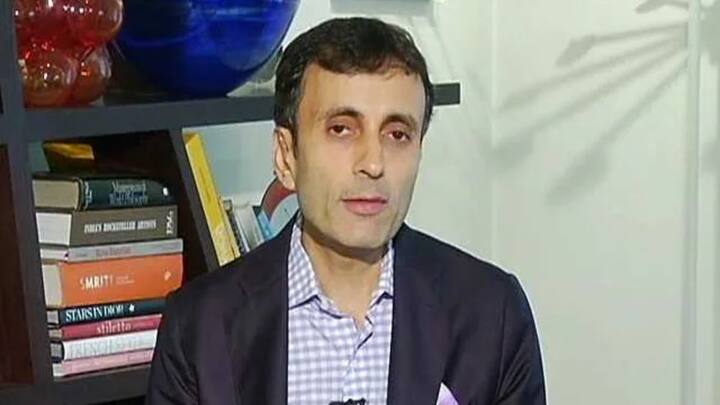 जाने-माने निवेशक रुचिर शर्मा ने कहा है कि बीजेपी के 400 पार के नारे का कोई असर नहीं दिख रहा है. उन्होंने एक पॉडकास्ट में लोकसभा चुनाव 2024 को लेकर बात की और बताया कि अभी देश के वोटर्स के मन में क्या चल रहा है. उन्होंने बताया कि दक्षिण के राज्यों में बीजेपी का किस तरह का असर है और उसका चुनाव पर क्या प्रभाव होगा.